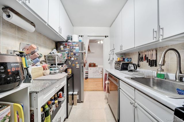 73-50 Bell Boulevard 4A, Bayside, NY 11364