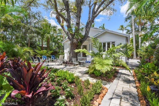 223 11th AVE S, Naples, FL 34102