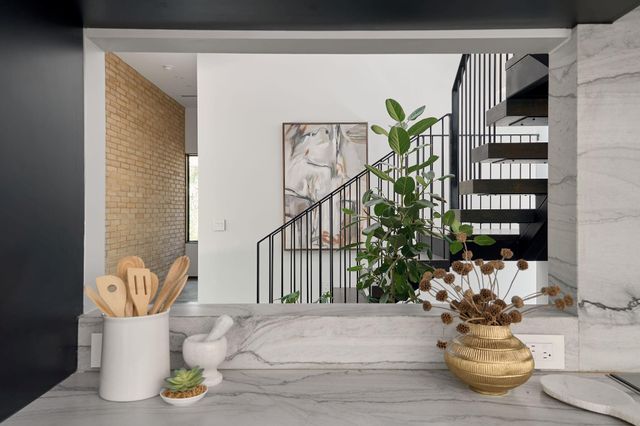 1112 W Annie ST, Austin, TX 78704