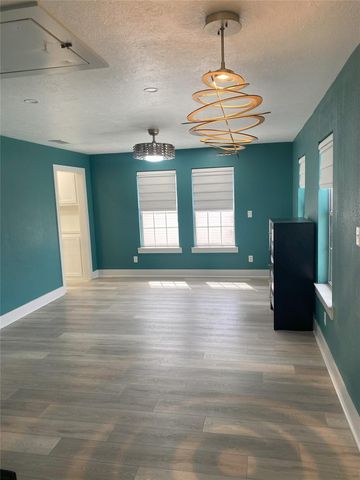 16631 Trinidad Way, Jamaica Beach, TX 77554