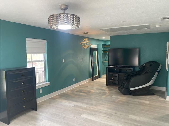 16631 Trinidad Way, Jamaica Beach, TX 77554