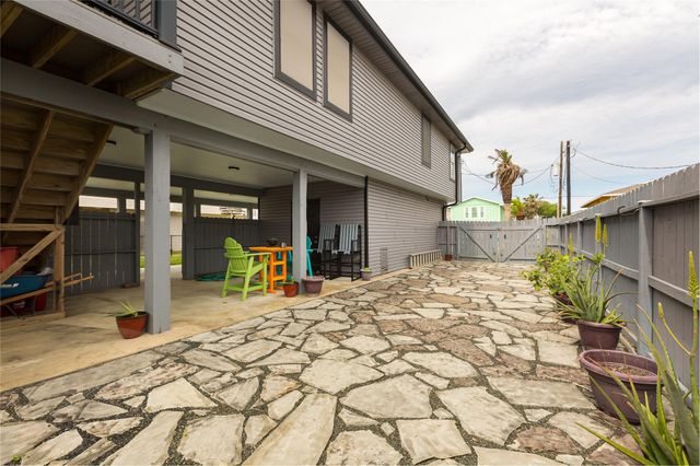 16631 Trinidad Way, Jamaica Beach, TX 77554