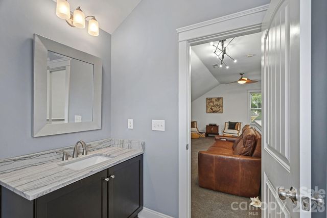 2219 Winthrop Avenue, Charlotte, NC 28203