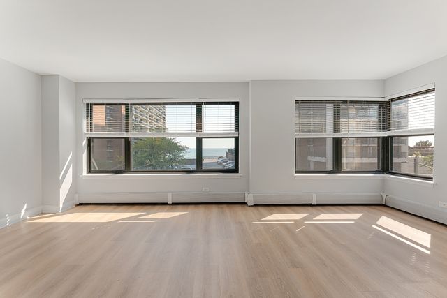 5858 N SHERIDAN Road 402, Chicago, IL 60660