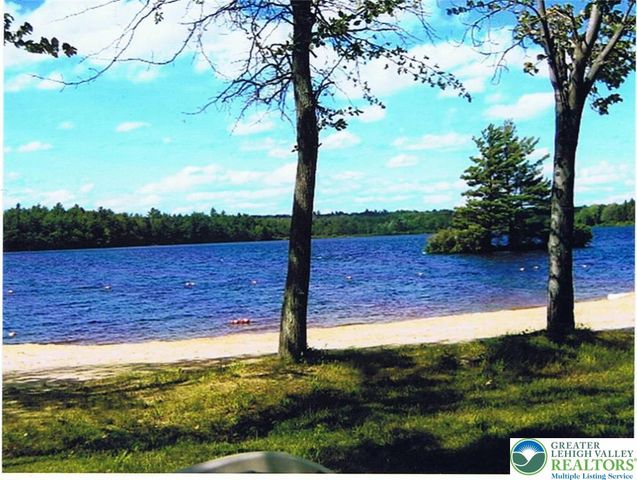 165 Stillwater Drive, Tobyhanna Twp, PA 18346