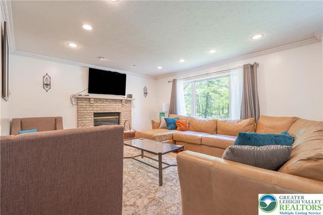165 Stillwater Drive, Tobyhanna Twp, PA 18346