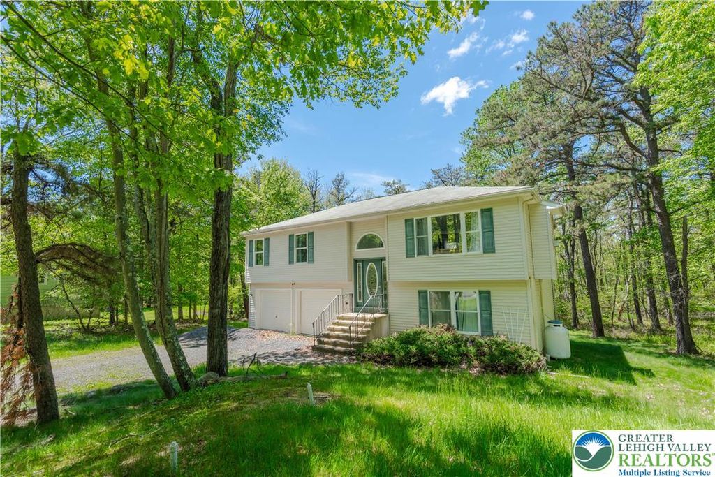 165 Stillwater Drive, Tobyhanna Twp, PA 18346