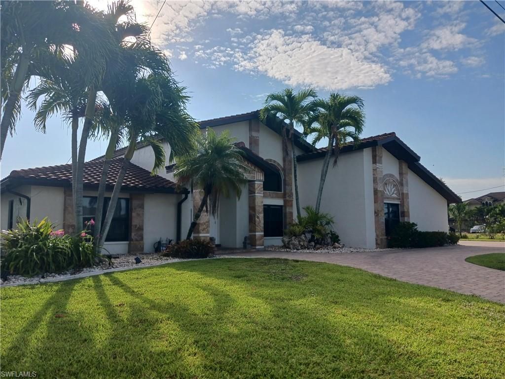 2727 24th PL, Cape Coral, FL 33904