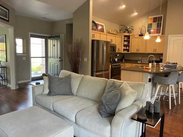 2129 E SIENNA WAY, Appleton, WI 54913