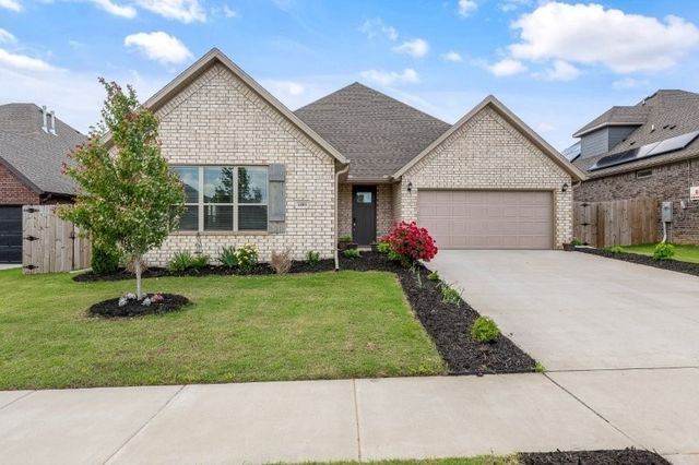 4400 SW Pawhuska Street, Bentonville, AR 72713