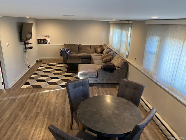 2 Larch Court, West Nyack, NY 10994
