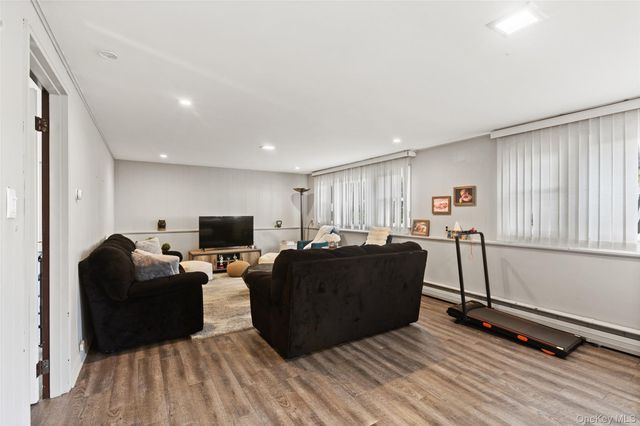 2 Larch Court, West Nyack, NY 10994