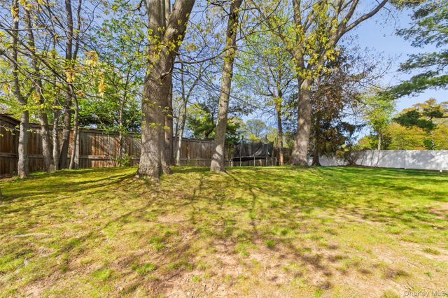 2 Larch Court, West Nyack, NY 10994