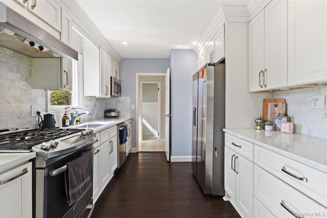 2 Larch Court, West Nyack, NY 10994