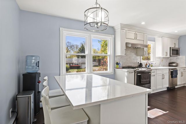 2 Larch Court, West Nyack, NY 10994