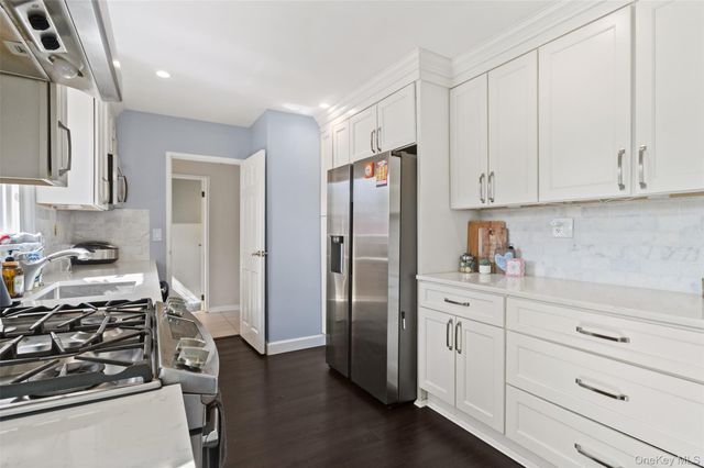 2 Larch Court, West Nyack, NY 10994