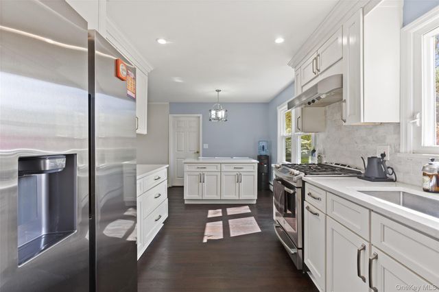 2 Larch Court, West Nyack, NY 10994