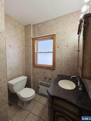 52 Hobart Place, Totowa, NJ 07512