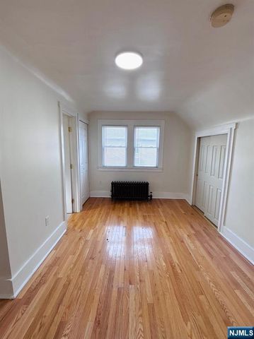 52 Hobart Place, Totowa, NJ 07512