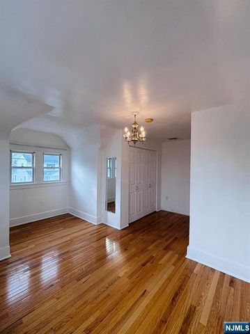 52 Hobart Place, Totowa, NJ 07512