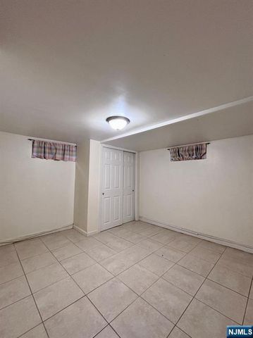 52 Hobart Place, Totowa, NJ 07512