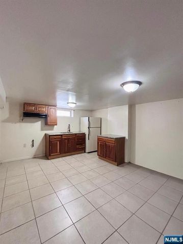 52 Hobart Place, Totowa, NJ 07512