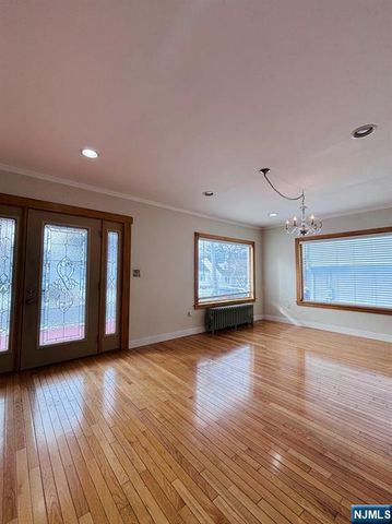 52 Hobart Place, Totowa, NJ 07512