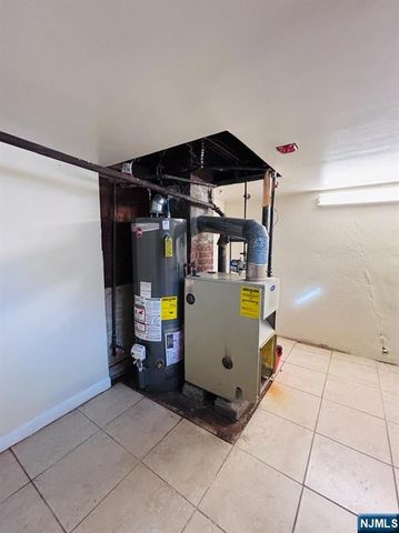 52 Hobart Place, Totowa, NJ 07512