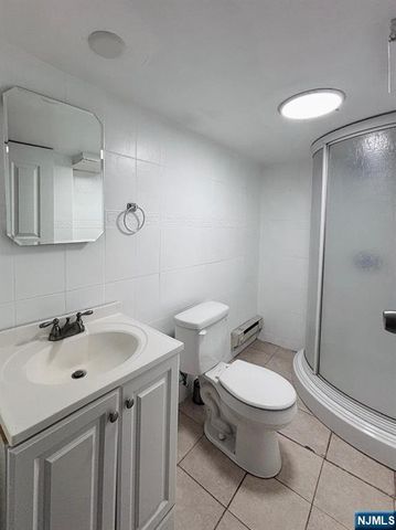 52 Hobart Place, Totowa, NJ 07512