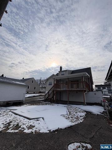 52 Hobart Place, Totowa, NJ 07512