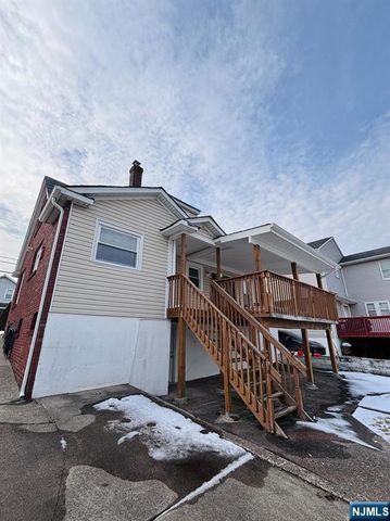 52 Hobart Place, Totowa, NJ 07512