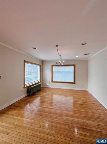 52 Hobart Place, Totowa, NJ 07512