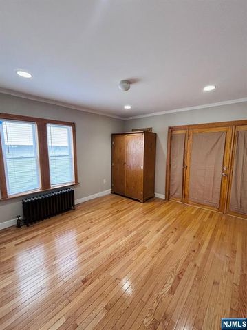 52 Hobart Place, Totowa, NJ 07512