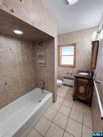 52 Hobart Place, Totowa, NJ 07512