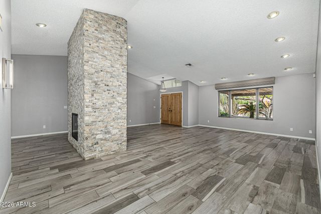 801 E ACOMA Drive, Phoenix, AZ 85022