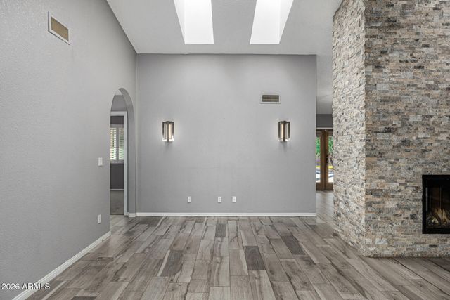 801 E ACOMA Drive, Phoenix, AZ 85022