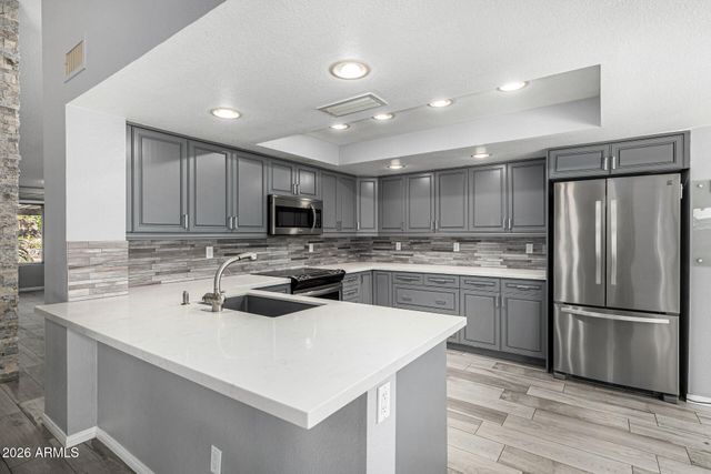 801 E ACOMA Drive, Phoenix, AZ 85022