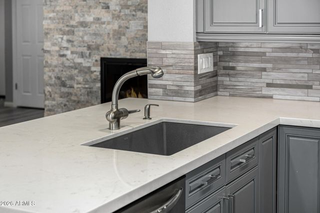 801 E ACOMA Drive, Phoenix, AZ 85022