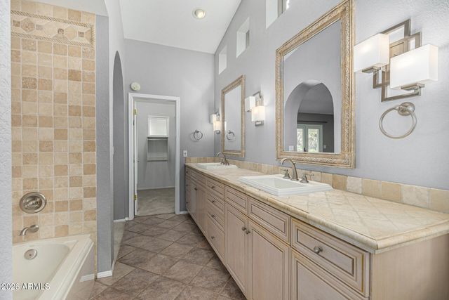 801 E ACOMA Drive, Phoenix, AZ 85022