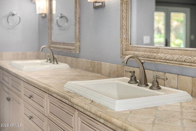 801 E ACOMA Drive, Phoenix, AZ 85022