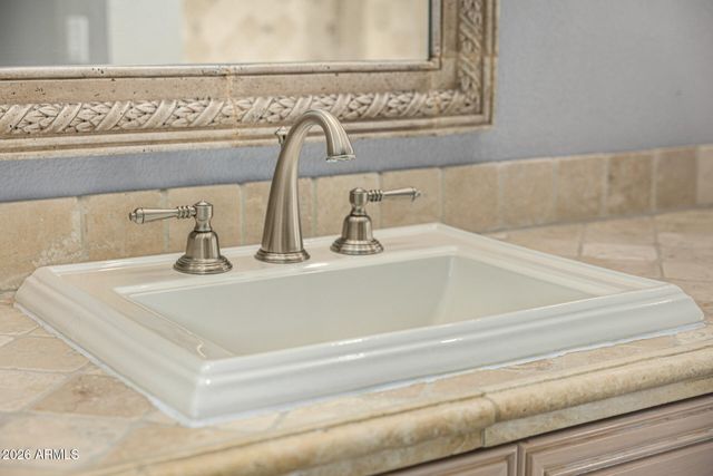 801 E ACOMA Drive, Phoenix, AZ 85022