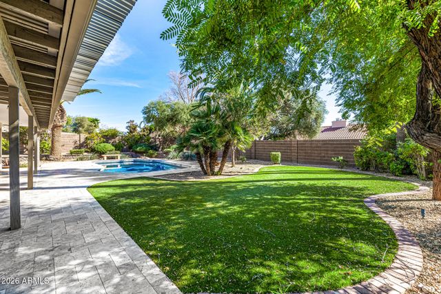 801 E ACOMA Drive, Phoenix, AZ 85022