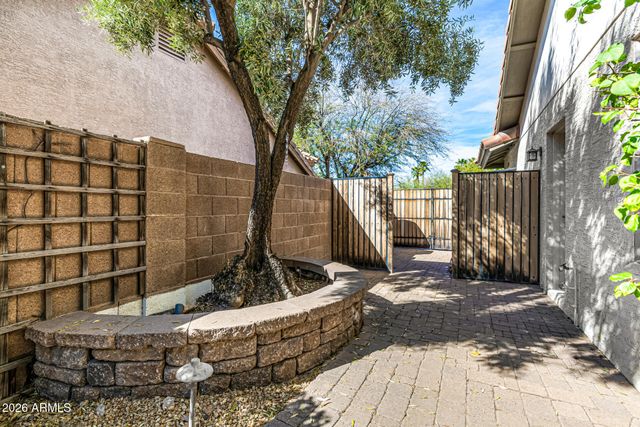 801 E ACOMA Drive, Phoenix, AZ 85022