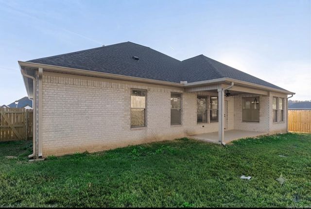 8010 Kanis Oaks Drive, Little Rock, AR 72204