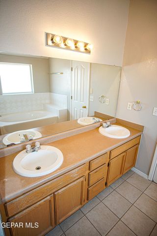 817 DAKOTA RIVER Avenue, El Paso, TX 79932