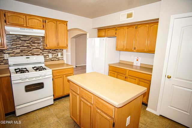 817 DAKOTA RIVER Avenue, El Paso, TX 79932