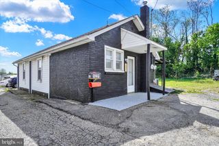 1221 W HEIGES ST, York, PA 17404