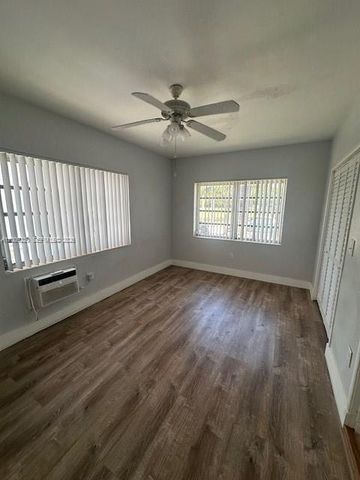 30 S Shore Dr 1, Miami Beach, FL 33141