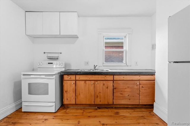 585 W Grand Boulevard, Detroit, MI 48216