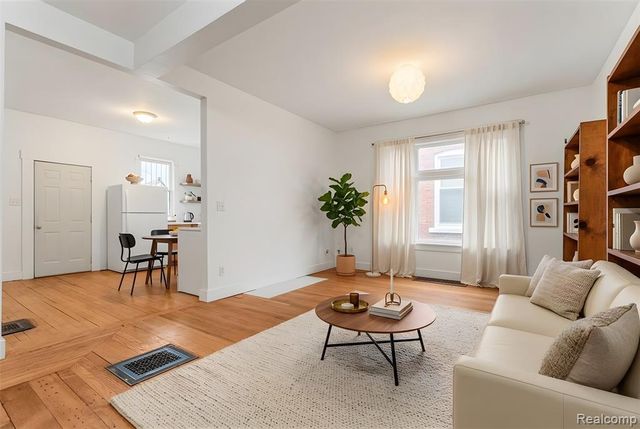 585 W Grand Boulevard, Detroit, MI 48216